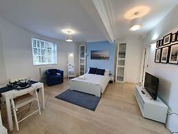 Lux Kings RD City Centre Studio Apartment Reading