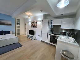 Lux Kings RD City Centre Studio Apartment Reading