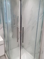 Lux Kings RD City Centre Studio Apartment Reading