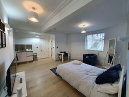 Lux Kings RD City Centre Studio Apartment Reading