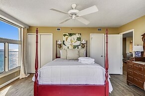 WVT 604 is a Beautiful 3 BR 2 Ba with a Boat Slip by RedAwning