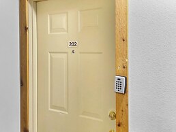 Ski 1 Mile To Deer Valley Gondola 2 Bedroom Condo by RedAwning