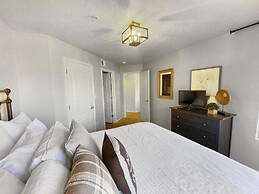 Ski 1 Mile To Deer Valley Gondola 2 Bedroom Condo by RedAwning