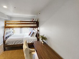 Ski 1 Mile To Deer Valley Gondola 2 Bedroom Condo by RedAwning