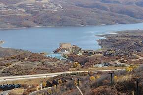 Ski 1 Mile To Deer Valley Gondola 2 Bedroom Condo by RedAwning