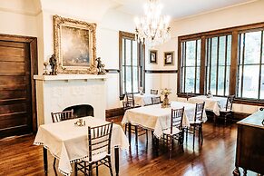 Heritage House Bed & Breakfast - Boutique Adults-Only Inn