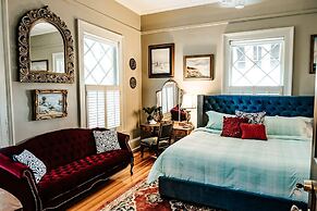 Heritage House Bed & Breakfast - Boutique Adults-Only Inn