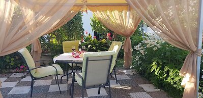 Elena's Seaside Holiday House