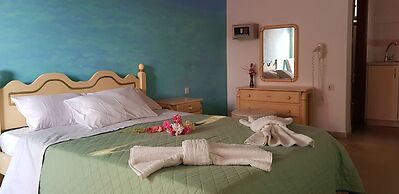 Elena's Seaside Holiday House