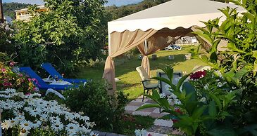 Elena's Seaside Holiday House