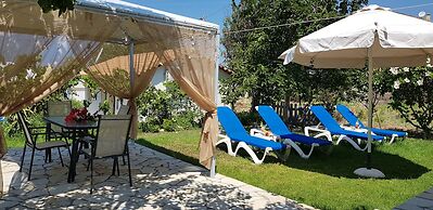 Elena's Seaside Holiday House