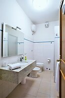 Belvilla by OYO Urban Cottage With Swimming Pool