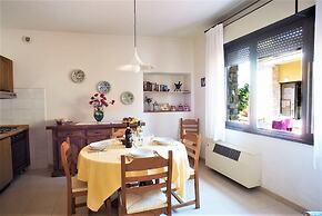 Belvilla by OYO Urban Cottage With Swimming Pool