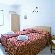 Belvilla by OYO Urban Cottage With Swimming Pool