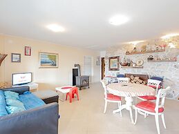 Modern Holiday Home in Mandre With Barbeque