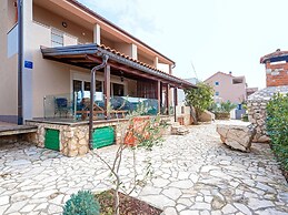 Modern Holiday Home in Mandre With Barbeque
