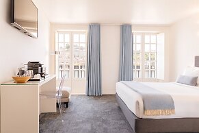 Miragaia Riverside Suites.