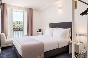 Miragaia Riverside Suites.