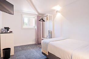Miragaia Riverside Suites.