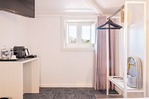 Miragaia Riverside Suites.