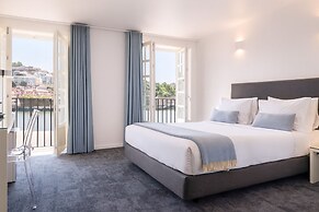 Miragaia Riverside Suites.