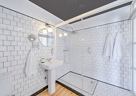 Miragaia Riverside Suites.