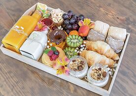 Miragaia Riverside Suites.