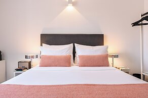 Miragaia Riverside Suites.