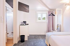 Miragaia Riverside Suites.