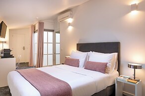 Miragaia Riverside Suites.