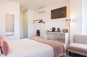 Miragaia Riverside Suites.