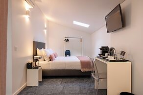 Miragaia Riverside Suites.