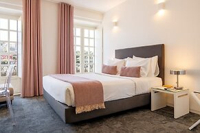 Miragaia Riverside Suites.