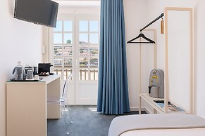 Miragaia Riverside Suites.