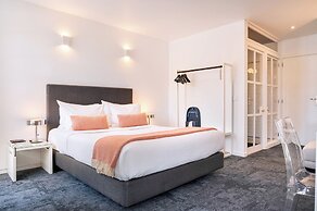 Miragaia Riverside Suites.