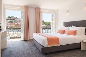 Miragaia Riverside Suites.
