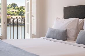 Miragaia Riverside Suites.
