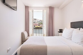 Miragaia Riverside Suites.