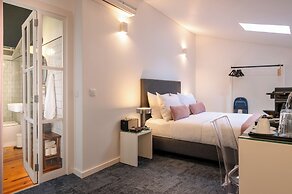 Miragaia Riverside Suites.