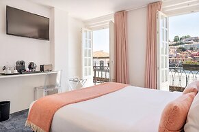 Miragaia Riverside Suites.