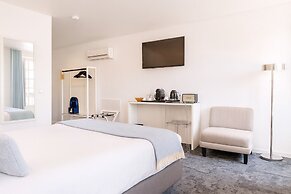Miragaia Riverside Suites.