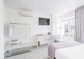 Miragaia Riverside Suites.