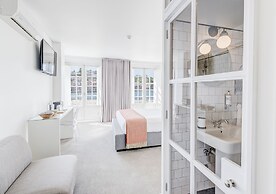 Miragaia Riverside Suites.