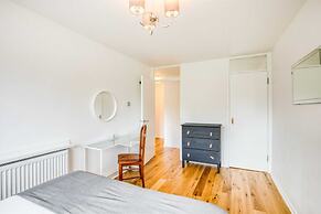 Homely 4 Bedroom House in Brixton
