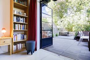 Stylish, Bright Apartment w/ Private Garden