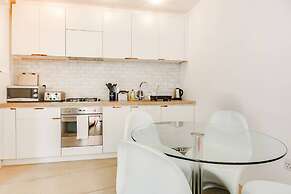 Stylish, Bright Apartment w/ Private Garden
