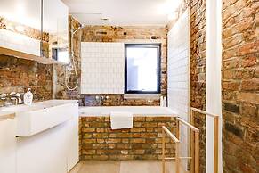 Stylish, Bright Apartment w/ Private Garden