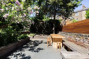 Stylish, Bright Apartment w/ Private Garden