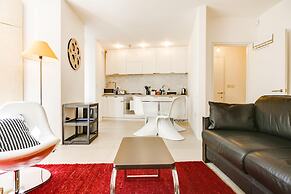 Stylish, Bright Apartment w/ Private Garden
