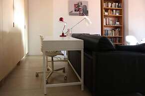 Stylish, Bright Apartment w/ Private Garden